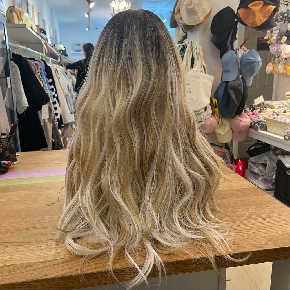 Human hair blend ombré blonde layered wave wig - Picture 5 of 11